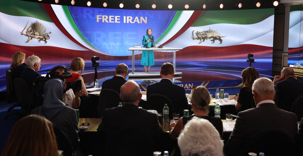 Maryam_Rajavi_A's tweet photo. اليوم الثاني- مؤتمر: إيران الحرة 2026- إلى الأمام نحو جمهورية ديمقراطية
اليوم وفي واحد من أكثر مراحل تاريخ إيران حساسية، السؤال الحاسم هو: ما هو الحل للأزمة وتطبیق شعار «يمكن ويجب» إسقاط هذا النظام؟

خلال هذه السنوات عندما كانت المقاومة الإيرانية تقول إن الأفعى لا تلد حمامة، وعندما كنا نقول لاتبحثوا في النفق المظلم لولاية الفقيه أي النظام الكهنوتي عن تغيير السلوك أو الاعتدال أو الإصلاح ولا تتبعوا سیاسة استرضاء هذا النظام، لم تكن الحكومات تقبل.

وأما الآن فقد جعلت التجارب المرة والمضرجة بالدماء الكثير من الأمور سهلة.