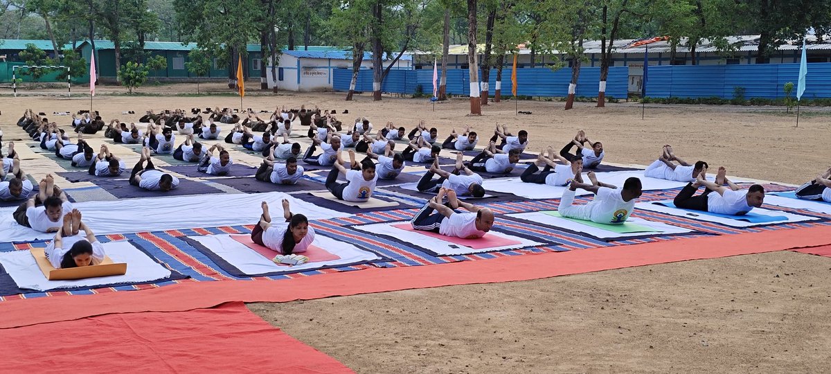 153Crpf's tweet photo. Strength in service begins with strength within. On International Yoga Day, 153 Battalion CRPF practiced yoga to promote fitness, focus, and resilience—essential qualities for those who serve the nation.

#InternationalYogaDay #YogaForOneEarthOneHealth #CRPF #153BnCRPF #FitIndia https://t.co/HttXVPjHQ5