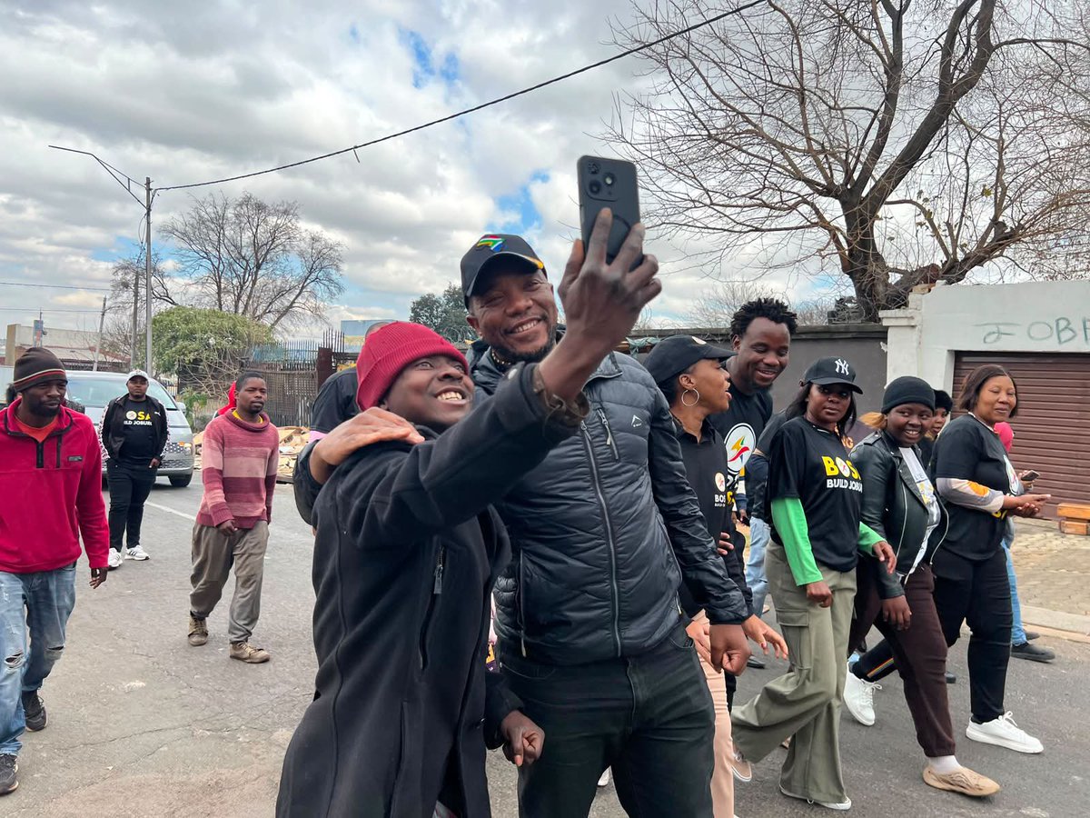 keketso_P's tweet photo. Nobuntu Hlazo has been on the ground engaging residents and encouraging voter registration. Building a better Joburg starts with participation, and your voice matters in shaping the future of our city.
Register : https://t.co/VQO3INFvLI
#BuildJoburg #Nobuntu4mayor #BuildJozi https://t.co/9Pf2wPOtsu
