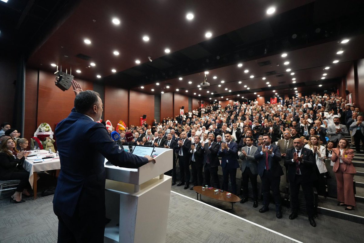 _MHPistanbul_'s tweet photo. 21 Haziran 2026 tarihli ilk İlçe Kongremiz Güngören’de, MHP MYK Üyemiz Sn. Hayati Arkaz ve İl Başkanımız Sn. @BBvolkanyilmaz’ın katılımıyla gerçekleştirilmiştir. 

Divan Başkanlığını üstlenen MHP MYK Üyemiz Sn. Hayati Arkaz’a, Divan üyeleri MHP İstanbul İl Başkan Yardımcımız Sn. Av. Filiz Değer’e, İl Yönetim Kurulu Üyelerimiz Sn. Yonca Polat’a, Sn. Dilek Aslan’a ve Güngören İlçe Yönetim Kurulu Üyemiz Sn. Av. Serdar İlteriş Varıcı’ya değerli katkılarından dolayı teşekkür ederiz. 

Kongre salonumuza teşrif eden Güngören Belediye Başkanı Sn. Bünyamin Demir’e ve tüm dava arkadaşlarımıza şükranlarımızı sunarız.

Güngören ilçe kongremiz hayırlı, uğurlu olsun.