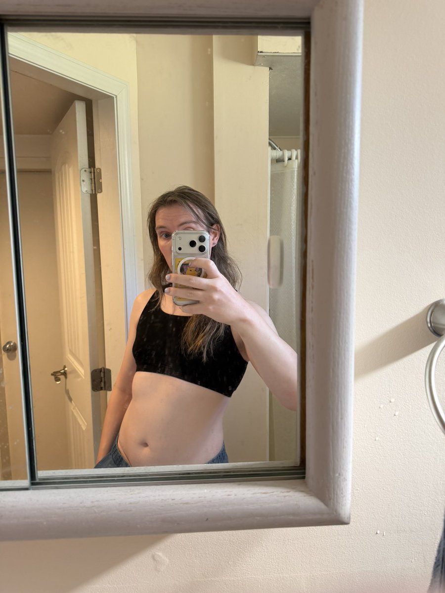 YuGiOhGuesser's tweet photo. Who tf is this hot buff girl I keep seeing around the house when did she get here https://t.co/hN1f54M5aH