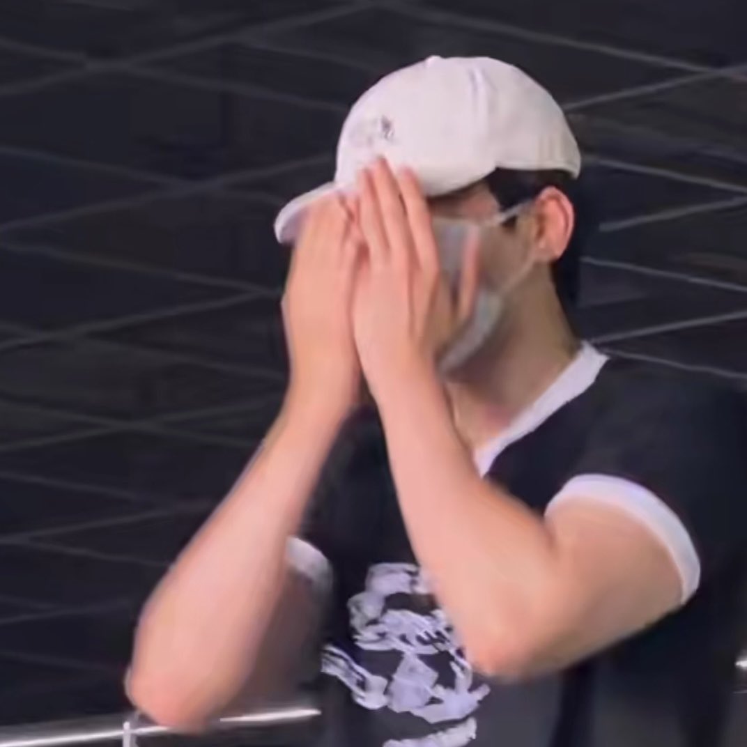 monwo717's tweet photo. When he became very shy and tried to hide his adorable face 🥹🤏🏻 https://t.co/ZzqmjKLeMS