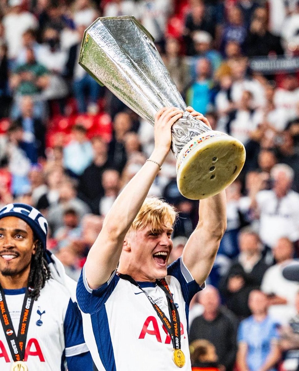 Lilywhite Rose tweet media