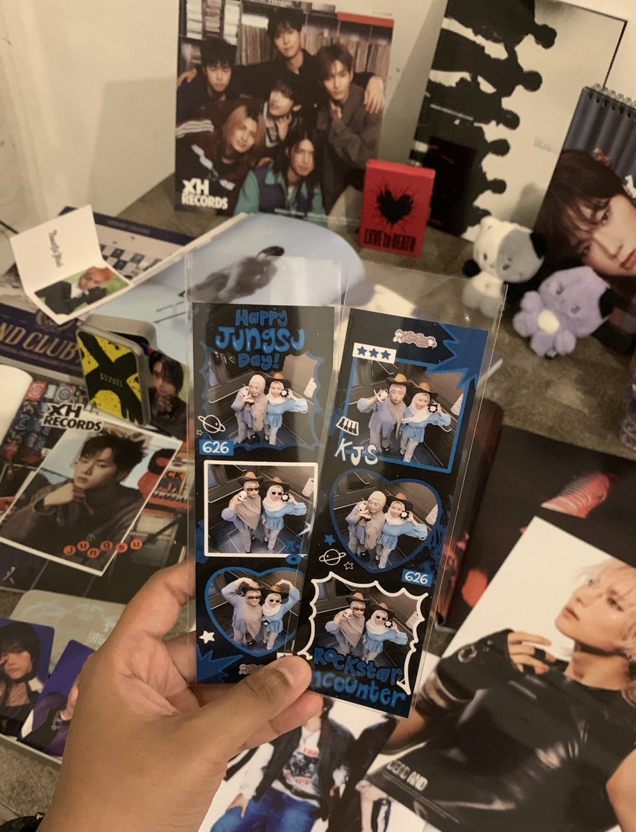 thiskina's tweet photo. YEAYY! akhirnya keturutan photobox pake frame ultah jungsu! bareng @xymphoony 

@the626encounter
#RockstarEncounter https://t.co/JpnkyhtWoL