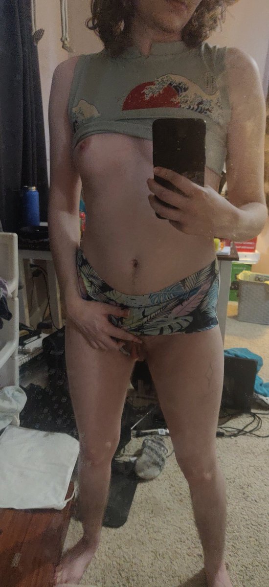 nonbinarytwink's tweet photo. peek https://t.co/f856lZDztc