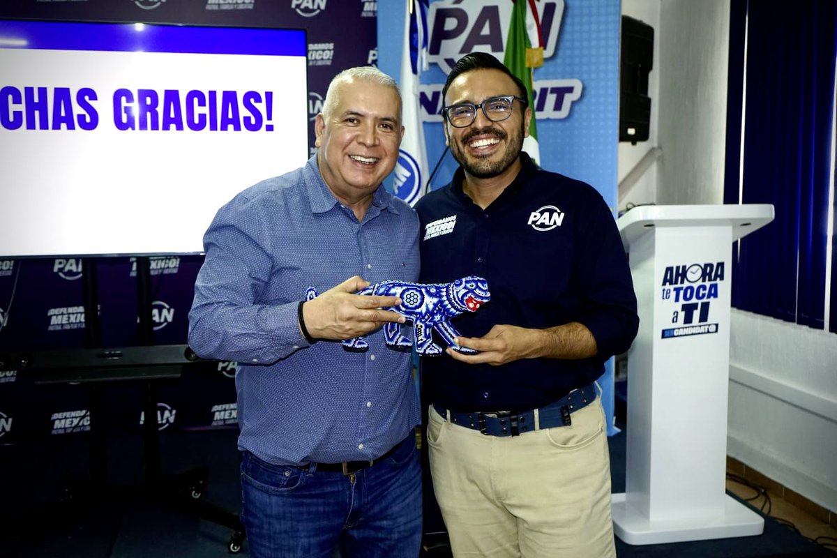 MiguelPenaflor's tweet photo. 🔥💙 Nayarit se suma a la fuerza del Activismo Digital.

Gracias a quienes participaron en este taller para aprender, organizarse y llevar nuestras ideas más lejos. El cambio se construye en las calles y también en las redes. 🚀📱

#ActivismoDigital #AhoraTeTocaATi #PatriaFamiliaYLibertad 🇲🇽💙