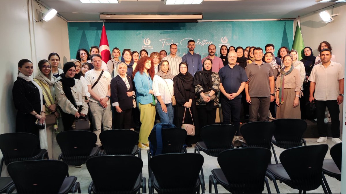 yeetahran's tweet photo. T.C. Tahran Büyükelçiliği Kültür ve Tanıtma Müşavirimiz Sayın Dr. Gökhan Çetinkaya merkezimizi ziyaret ederek öğrencilerimizle bir araya geldi. Öğrencilerimize yönelik ortak etkinlikler yapmak üzere verimli bir görüşme gerçekleştirildi.

@yeeorgtr
@GoTurkiyeIran
@gfcetinkaya https://t.co/txq6Lykk9g