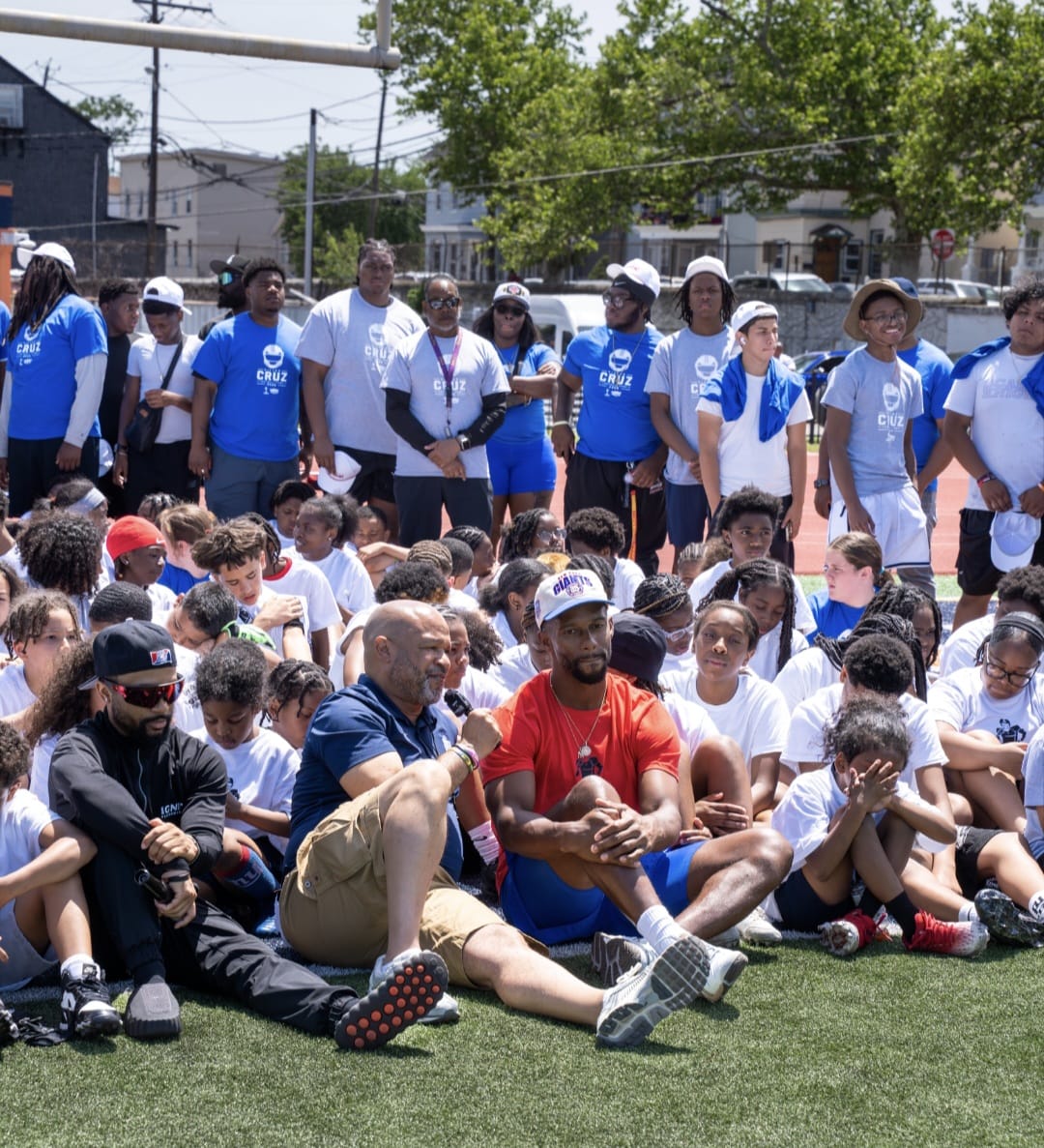BenjieWimberly's tweet photo. I want to thank @TeamVic @GiantsCRDept for hosting his Annual Football Camp at Dr. Gerald E. Glisson Fieldhouse/Baurle Field! A special thanks to Bri, Paterson Recreation, Zone6ix & the Volunteer Coaches! #TeamVic #PatRec #Zone6ix https://t.co/njzhfVfL6m