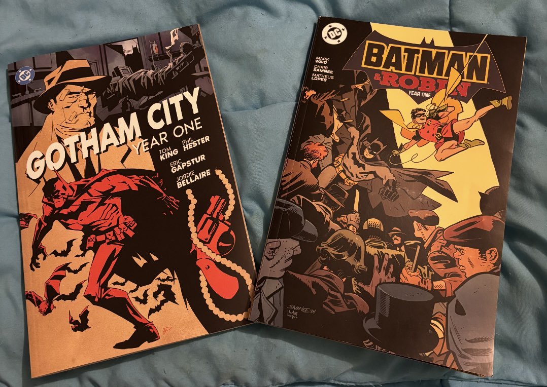 TomPinsonneaul2's tweet photo. Cool Father's Day swag from my Bat-Family! The only question is; which to read first? 🤔🦇 #Fathersday #GothamCityYearOne #BatmanAndRobinYearOne #DCcomics https://t.co/Q0v16nrTcV
