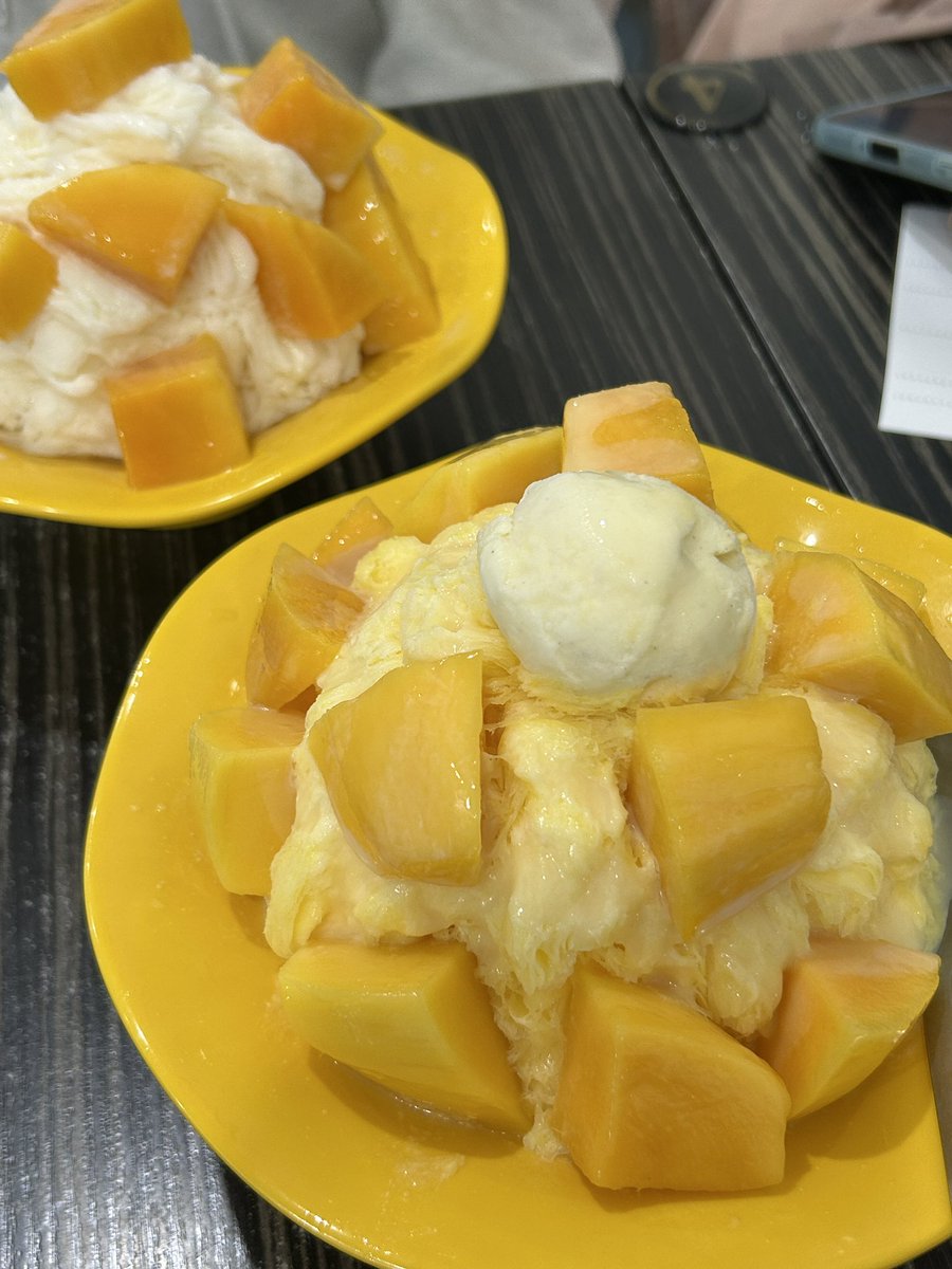 CC__reality's tweet photo. 連假結束了(；ω；)在這裡留下一些紀錄

這週沒什麼加班所以下班跟同事去吃芒果冰（夏天的芒果最棒了）&amp;週末自己去了海邊

生活太無聊了所以我得多感受一些微小的幸福才能一直活下去✊ https://t.co/m0gzSCTlfz