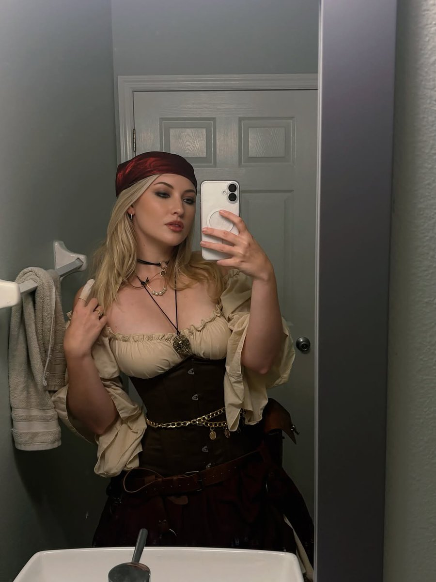 Lex Grace tweet media