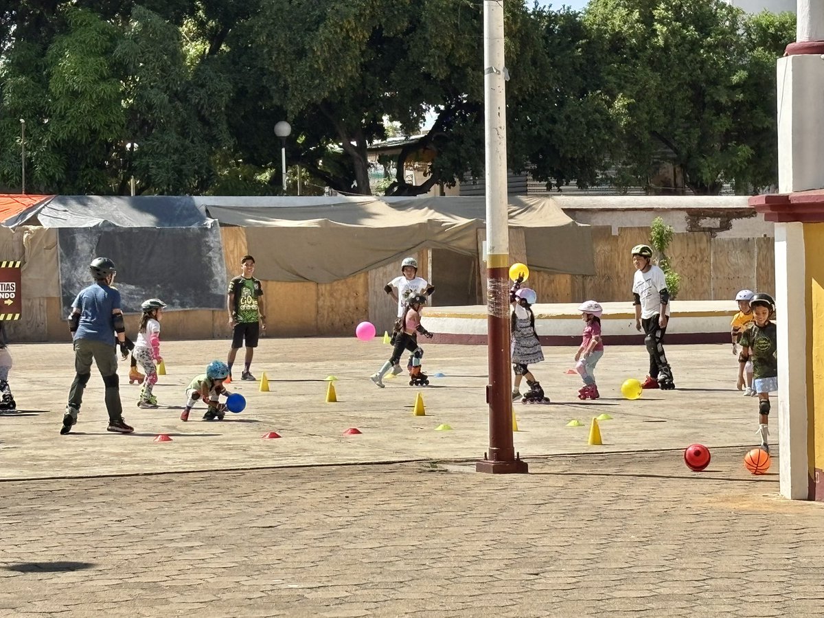 DanielAceves84's tweet photo. Actividades en el Parque Primavera y municipio de Xoxocotlán, estado de
Oaxaca; en conjunto con @DEPORTE_GobOax @FAHHdeporte @MundialSocial26 @SSalud_mx @GabyCuevas https://t.co/lRlF1sphUw