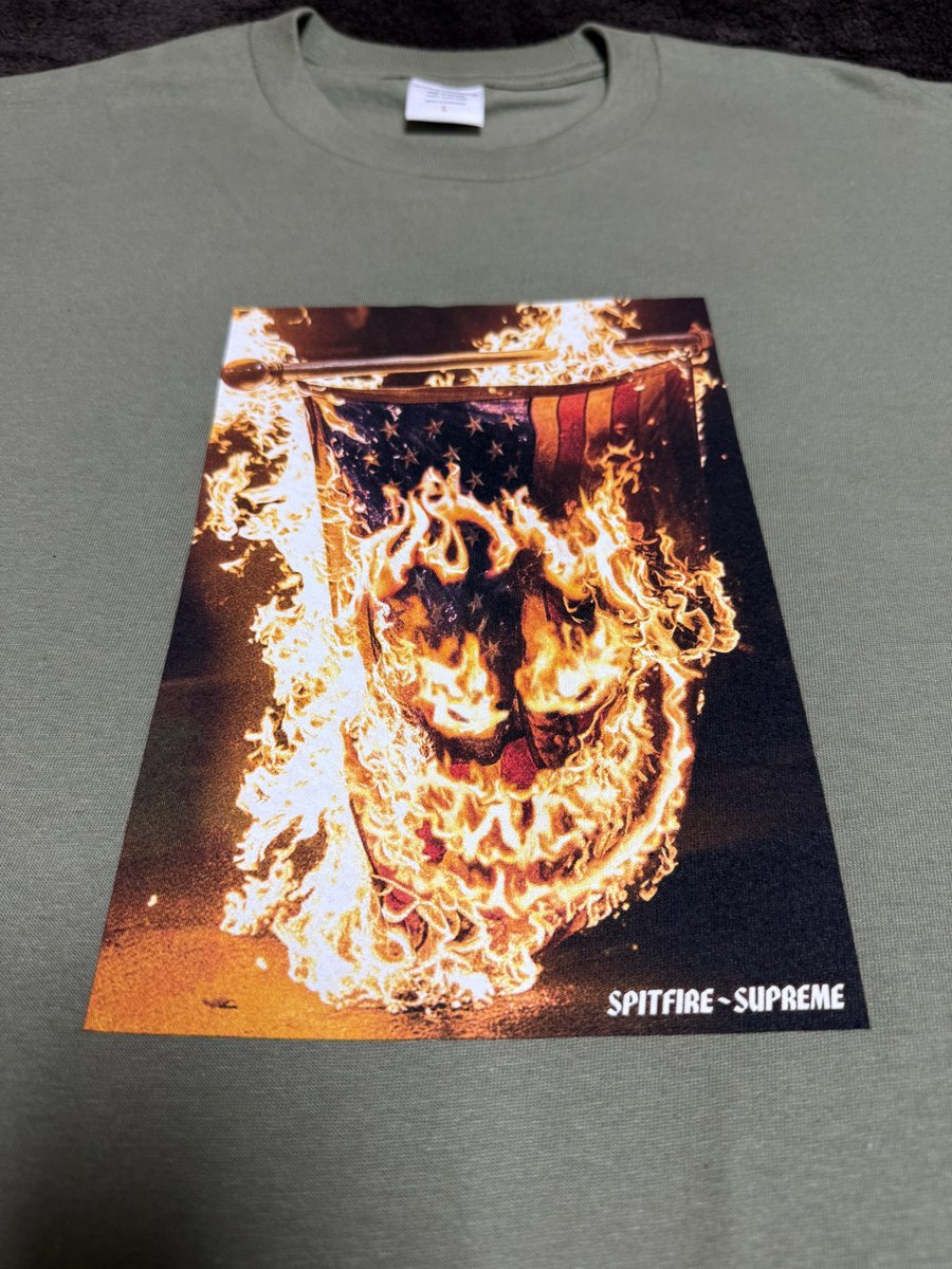 Supreme®/Spitfire® Flag Tee Color:Light Olive Size:L Price:¥8,800 