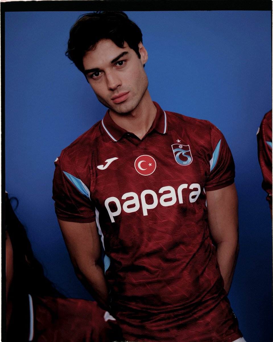 tsclub's tweet photo. Bordo sadece bir renk değil, bir duruştur.

Şehrin ruhunu, tribünün sesini ve sahadaki mücadeleyi temsil eden yeni bordo formamızla sezonun her anında Trabzonspor seninle. https://t.co/2PMcaS2JXM