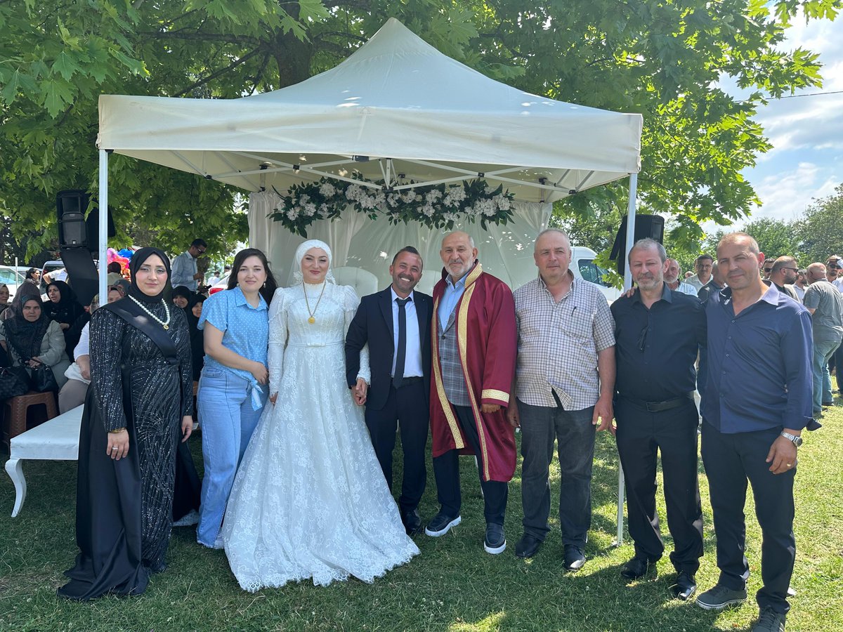 irfanpuskullu54's tweet photo. Kıymetli hemşehrilerimizin nikah ve düğün cemiyetlerine katılarak mutluluklarına ortak olduk.

▪️Nazmiye Portakal & Bedri Tırnova
▪️ Zülal Çakır & Selman Hakan Topaç
▪️Hilal Ar & Salih Duysak

Her bir çiftimize ömür boyu mutluluklar diliyor, bir ömür aynı yastıkta, huzur ve muhabbetle yaşamalarını temenni ediyorum.

Rabbim mesut etsin. 👰🏼‍♀️🤵🏻‍♂️
