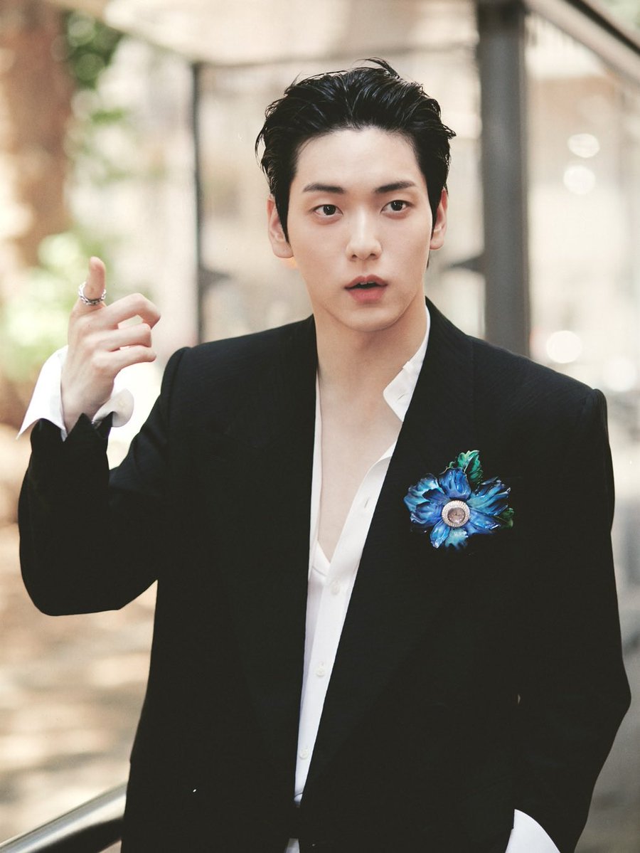 twelve05cm's tweet photo. everybody needs to see the photos in this thread. it's giving wedding day. and movie star. real main character energy. soobin's cinematic aura is INSANE.

🔗 https://t.co/fUaINjSo8B

SOOBIN FOR MILAN FASHION WEEK #SOOBINxDOLCEGABBANA #DolceGabbana #SOOBIN @dolcegabbana #DGSS27 https://t.co/8E755gJT5N