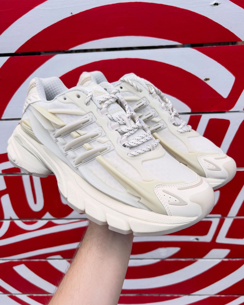 SneakerAlertHD's tweet photo. Pharrell x adidas VIRGINIA Adistar Jellyfish "Triple White” 🪼

📆 July 15th
💰 $300 https://t.co/Yw12oPnod1