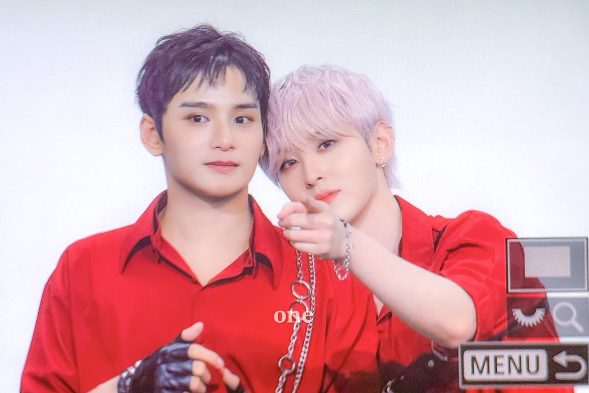 970912HS's tweet photo. 260621 pre #소디엑 #현식 #XODIAC #HYUNSIK #자얀 #ZAYYAN

짜얀 어디 봐요 🫪 https://t.co/Ms1krfEhBk