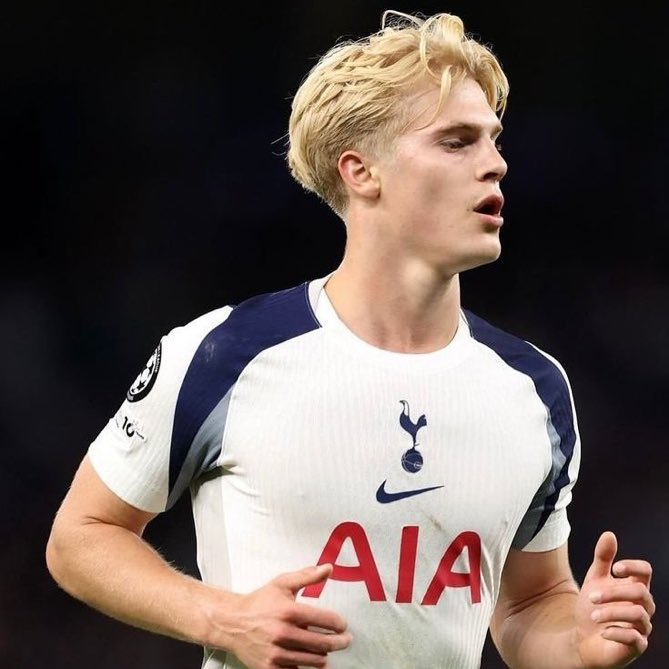 leuropefootball's tweet photo. 👋 Lucas Bergvall yeni bir meydan okuma istediği için Tottenham'dan ayrılmak istiyor.

(The Athletic) https://t.co/4uKXilqNMF