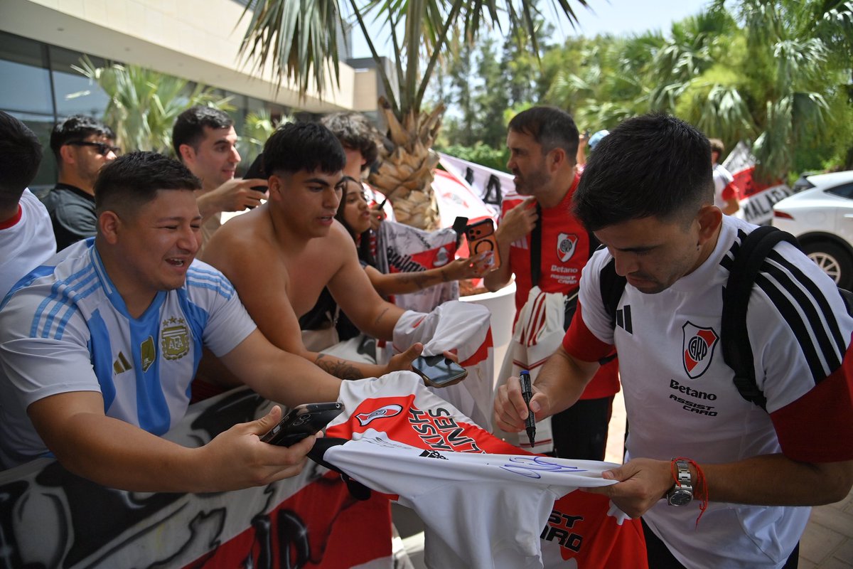 RiverPlate's tweet photo. 👋 ¡Hola, Alicante! 🤍❤️🤍 https://t.co/3hJUTDMxqr