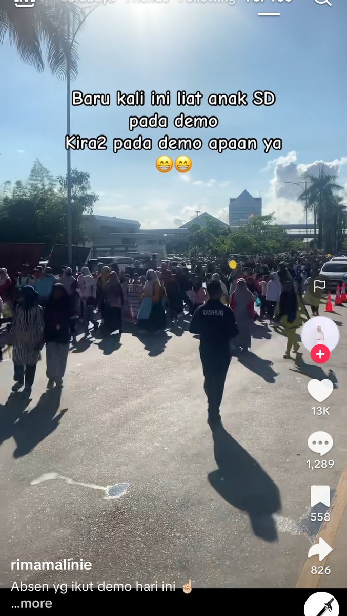 lllusionds_'s tweet photo. sampe bawa bawa anak sd buat demo dukung mbg????????????? tobat woi https://t.co/oweR2HtIjD