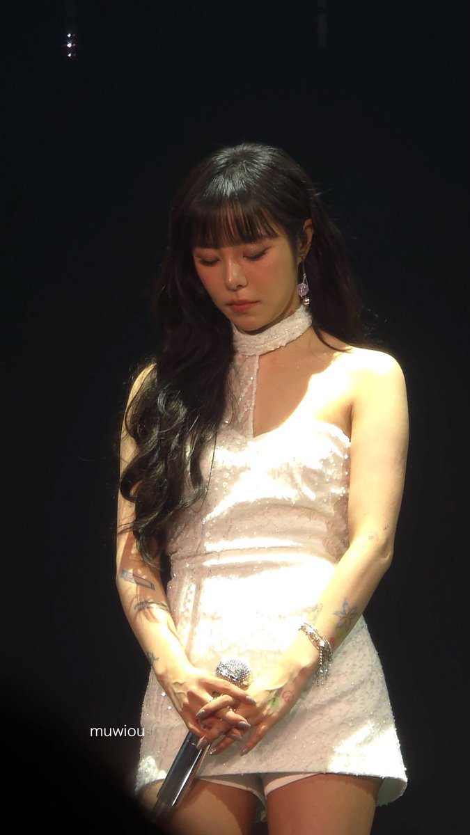 muwiou's tweet photo. #휘인
이분 왜  손까지, https://t.co/h07HqL0mLa