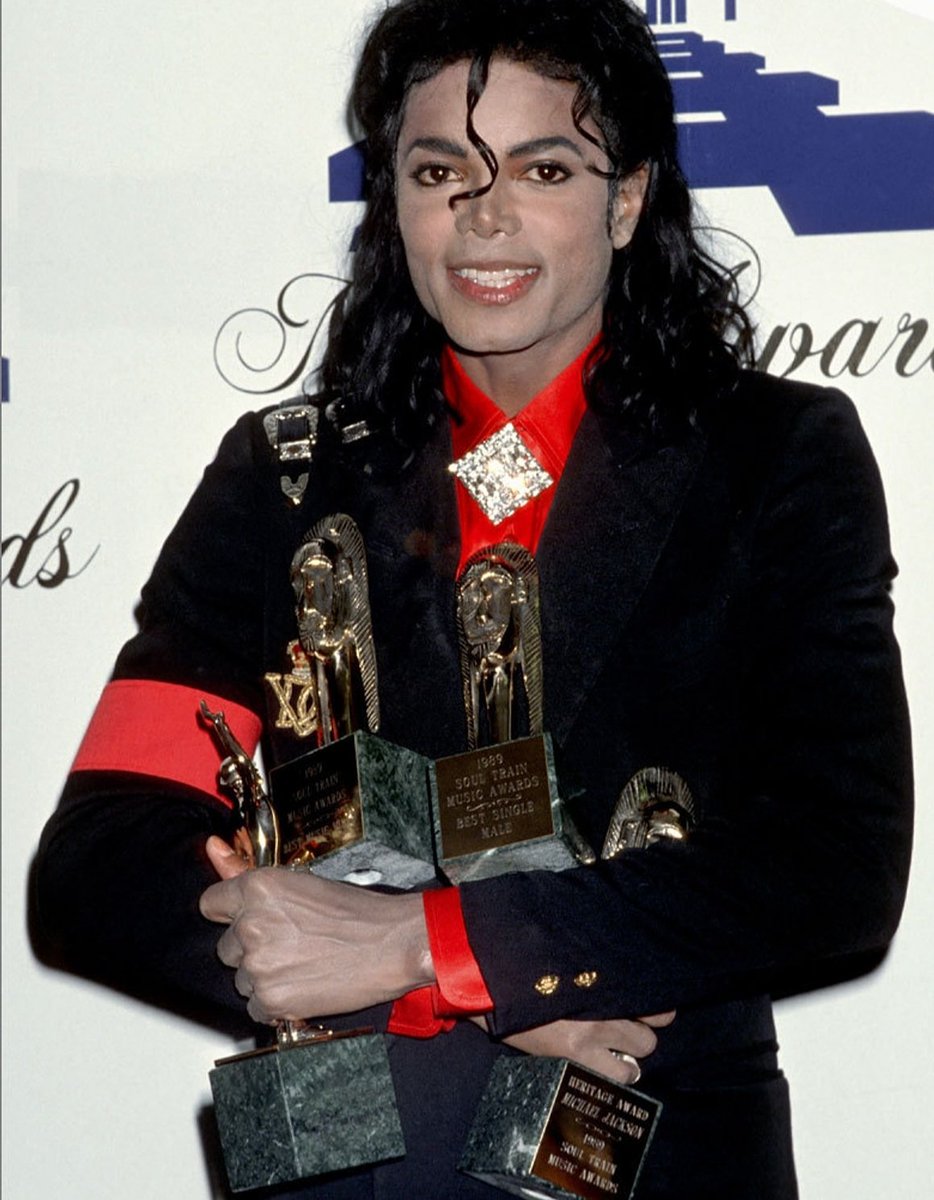 karkonzana's tweet photo. Michael Jackson is the most awarded artist in the history of popular music, with over 750 awards. https://t.co/cZsoZFoRq9