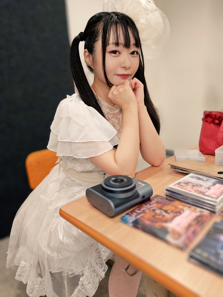 medallion1971's tweet photo. Idol Trooper 168
2026/06/21(日)
秋葉原シンフォニア
藤岡まりもちゃん
「Free Rein」の決めで微笑んでる
終演後物販の教室みたいな椅子と机で https://t.co/VpLKKeqH4U