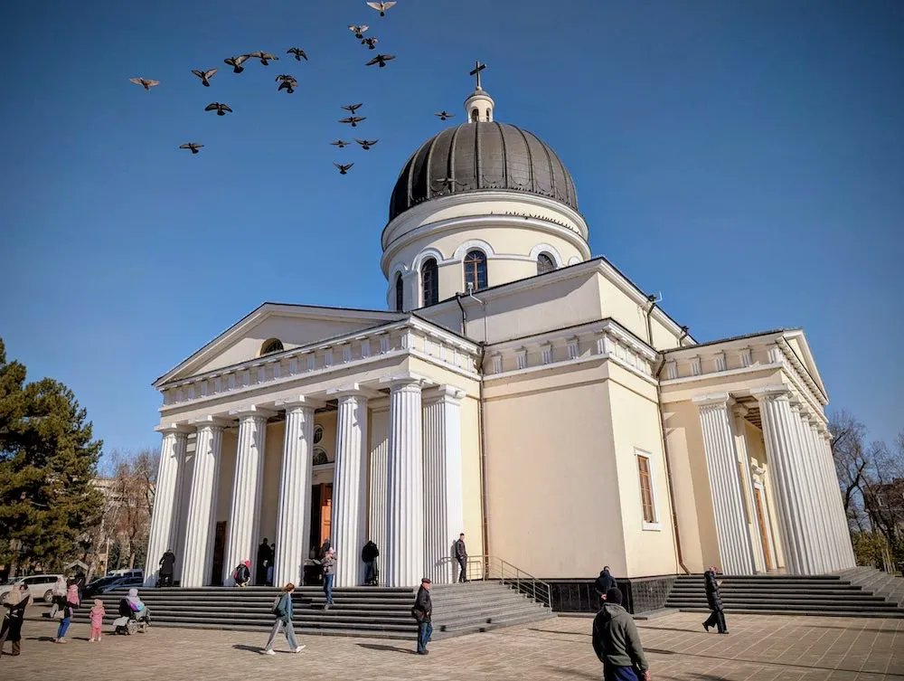 VagamundosViaje's tweet photo. [NUEVO] Chisinau en Moldavia es posiblemente la capital europea menos visitada y también la más barata. Te contamos qué ver y hacer allí: desde enoturismo hasta monumentos o gastronomía @moldova @MoldovaTravel @MoldovaMFA  https://t.co/yEDzhin91e https://t.co/3TXNjcxQf7