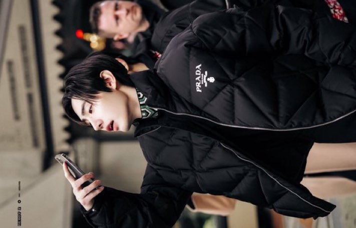 decemberhoon's tweet photo. PRADA BOY no matter what look he's sporting, he looks handsome and great in every style 🥺♥️🪽

THE VAMPIRES WEAR PRADA
#ENHYPENonPradaSS27
#PRADAxENHYPEN https://t.co/N9aUZgT97I