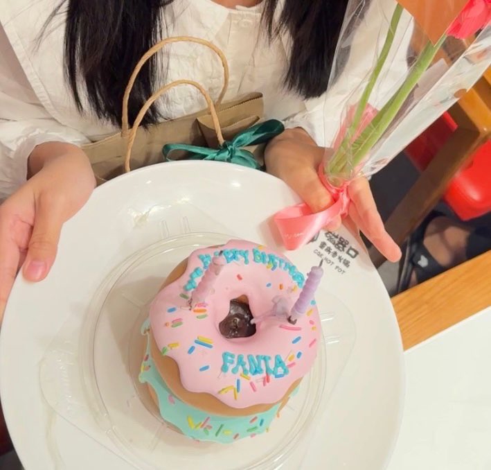 jujupeep's tweet photo. 🤍 ขอให้เป็นปีที่ 26 ที่ดี ขอให้ตัวเองได้ใช้ชีวิตอย่างมีความสุขแบบนี้ต่อไป ได้ทำสิ่งที่อยากทำ ได้เจออู่อู๋เซฟบ่อยๆ และขอให้น้องๆมีความสุขในทุกๆวัน 🍀 ⋆⭒˚.⋆ https://t.co/lUHy2ED40H