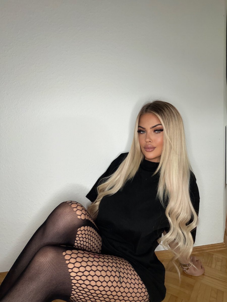 MGoddessM's tweet photo. Nach so einem heißen Tag habe ich natürlich Bock auf umso heißere Sessions 😏💸 https://t.co/jqNZJRl8PU