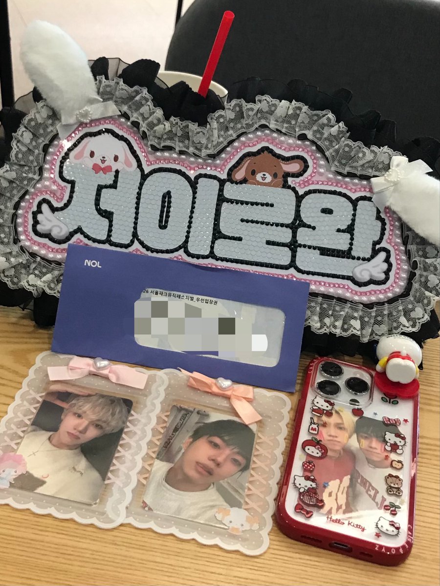 1uvM_'s tweet photo. 오랜만이야 🫰🏻 https://t.co/hGfHKTTJgw