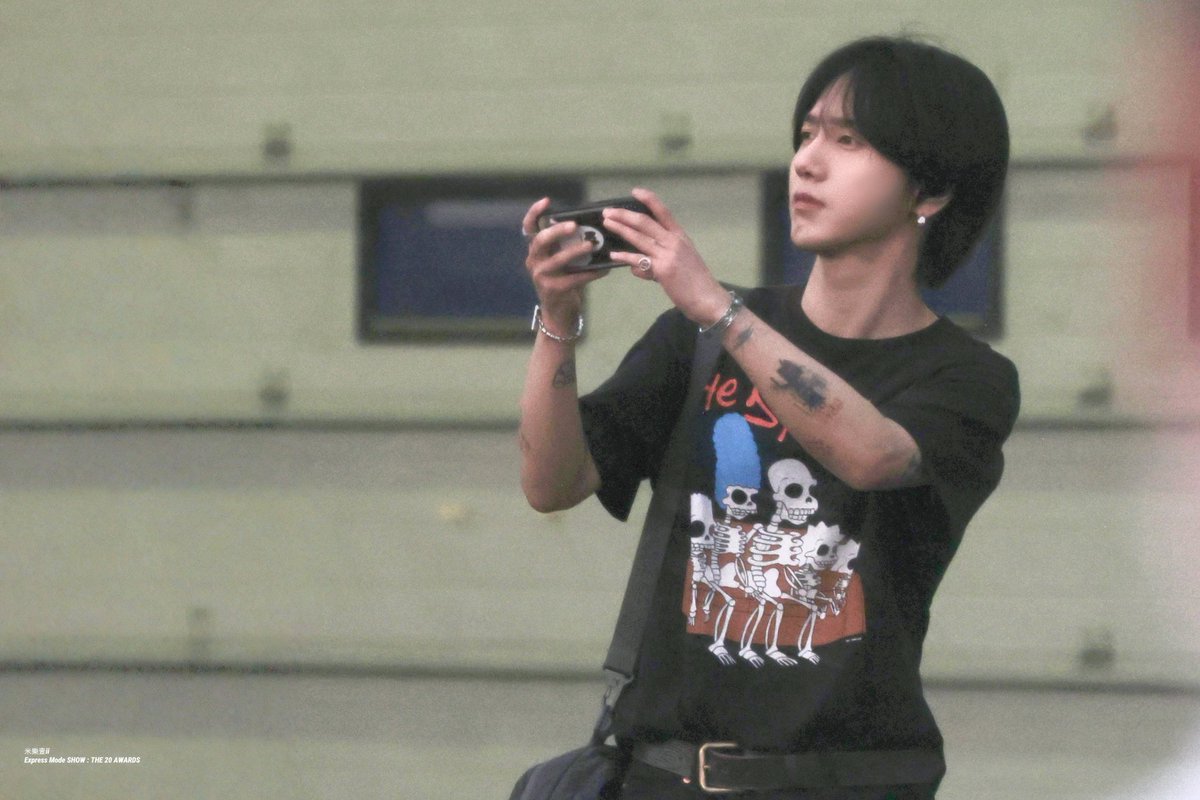 MeganMy46045000's tweet photo. 250621 (1 year ago)  @shfly3424

Cr.imqqqii17 去年录Showcase
#yesung #예성 #SUPERJUNIOR https://t.co/jhMSWJZmRG