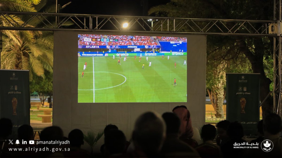 HariqMun's tweet photo. كأس العالم #لك_أقرب ⚽

حضورٌ وتفاعلٌ جماهيري في الحديقة العامة بمحافظة الحريق، لمتابعة مباراة منتخبنا السعودي أمام إسبانيا ضمن منافسات كأس العالم 2026م. 🇸🇦💚

#بلدية_الحريق
#أمانة_منطقة_الرياض https://t.co/5Ql79GLyTh
