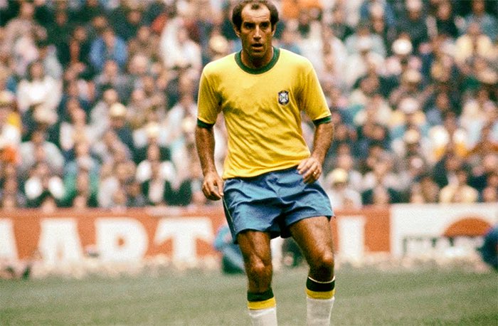 DataFutebol's tweet photo. Gerson, um dos melhores jogadores da seleção de 1970, sobre se os jogadores antigos atuariam no futebol de hoje:

“Eles falam assim: ‘hoje vocês não jogariam’ e eu concordo! não jogaríamos de VERGONHA!

Você pega o condicionamento físico daquela época, que não é nem nem sombra do que é hoje.. agora, pega o nosso condicionamento técnico e traz pra atualidade somado a preparação física atual.. “vocês não passam nem na porta do nosso treinamento!”

A fala foi dada ao podcast “Basticast”.