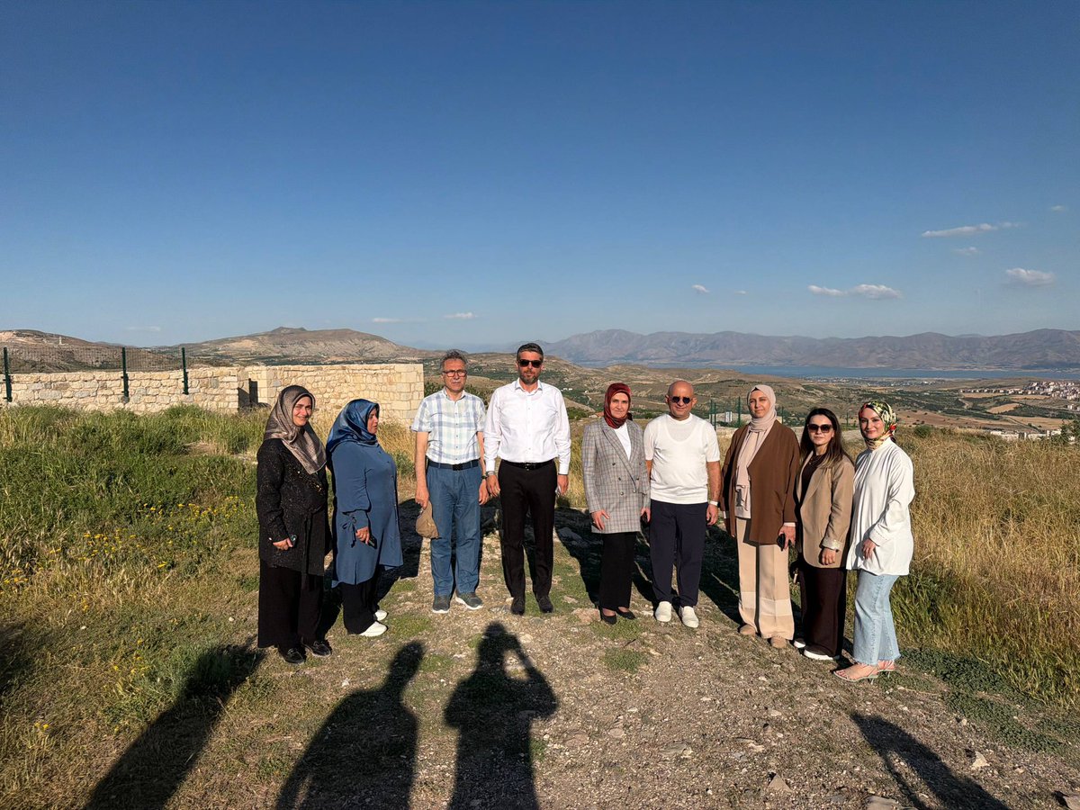 mahmutnazirli's tweet photo. Davetimiz üzerine Elazığ’ımıza teşrif eden İstanbul Milletvekilimiz Sn. @drummugulsen ve Çocuk ve Ergen Psikiyatrisi Uzmanı Prof. Dr. Sn. Mücahit Öztürk hocamızı şehrimizde misafir ettik.

Tarihin kalbi Harput’umuzda gerçekleştirdiğimiz keyifli kültür gezisinin ardından, gözümüz yarınki kıymetli buluşmada.

Prof. Dr. Mücahit Öztürk hocamız, yarın Kadın Kollarımız ile birlikte “Günümüzde Çocukluktan Ergenliğe Riskler ve Çözümler” konulu çok özel bir söyleşide bizlerle olacak. Tüm hemşehrilerimizi bekliyoruz.