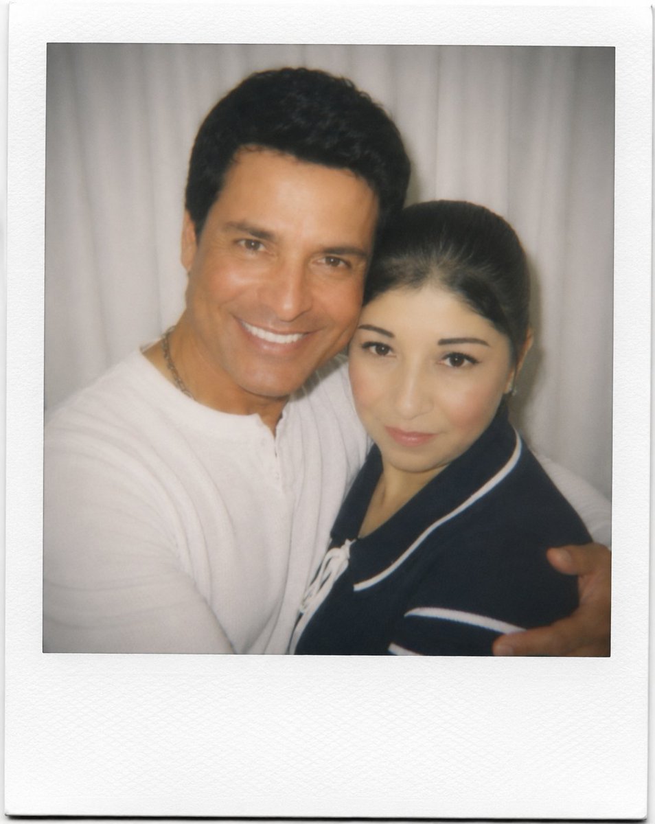Sandylectora's tweet photo. @CHAYANNEMUSIC A poco no nos vemos bien chicles bomba... https://t.co/N77fPe5LyX