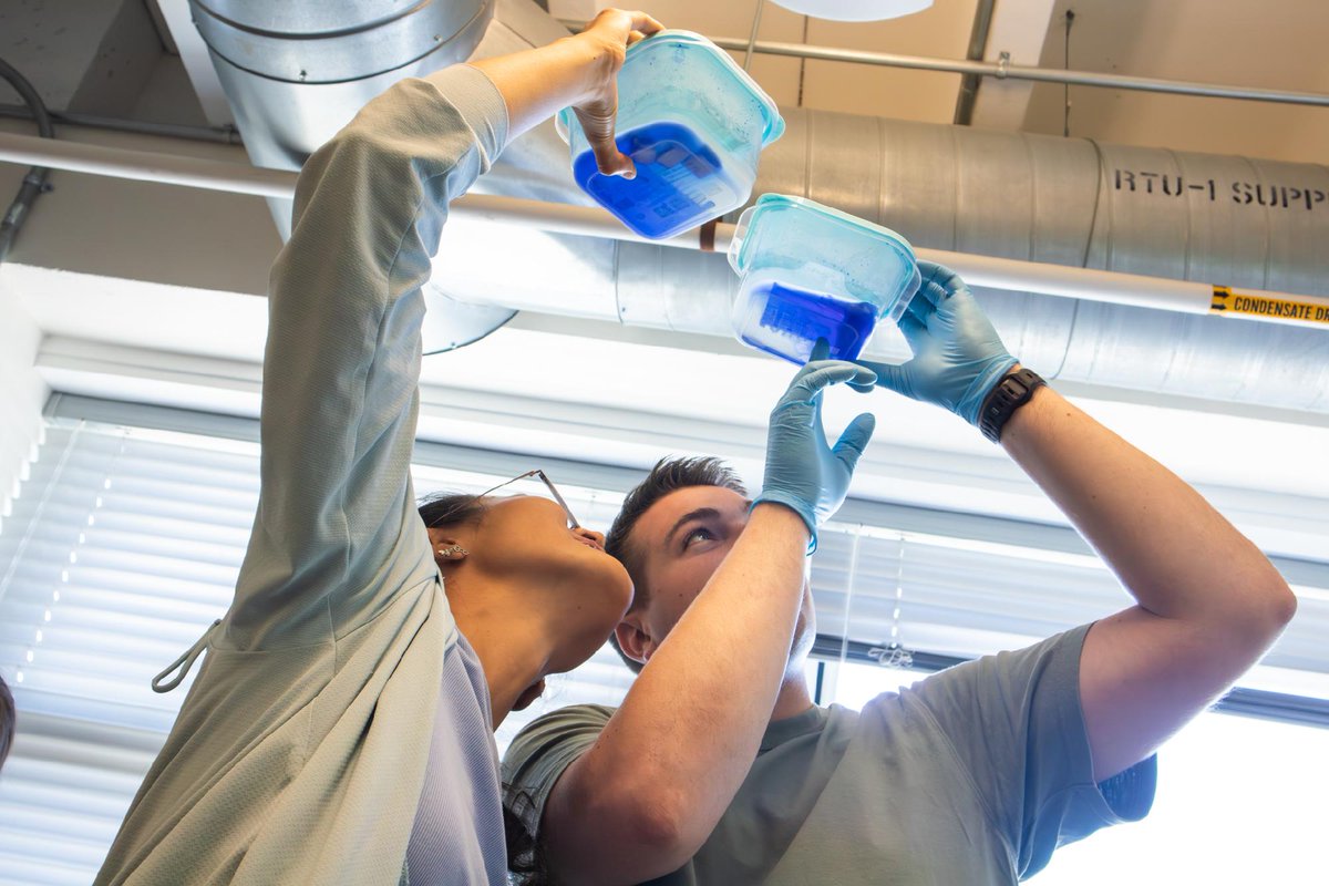 MBLScience's tweet photo. Almost a week into the 2026 Physiology Course at MBL, students are already deep into hands-on experiments.

Last week, students examined the success of the blue-colored gels they ran before gathering around a transilluminator to image and analyze them. https://t.co/2xcqWzPS90