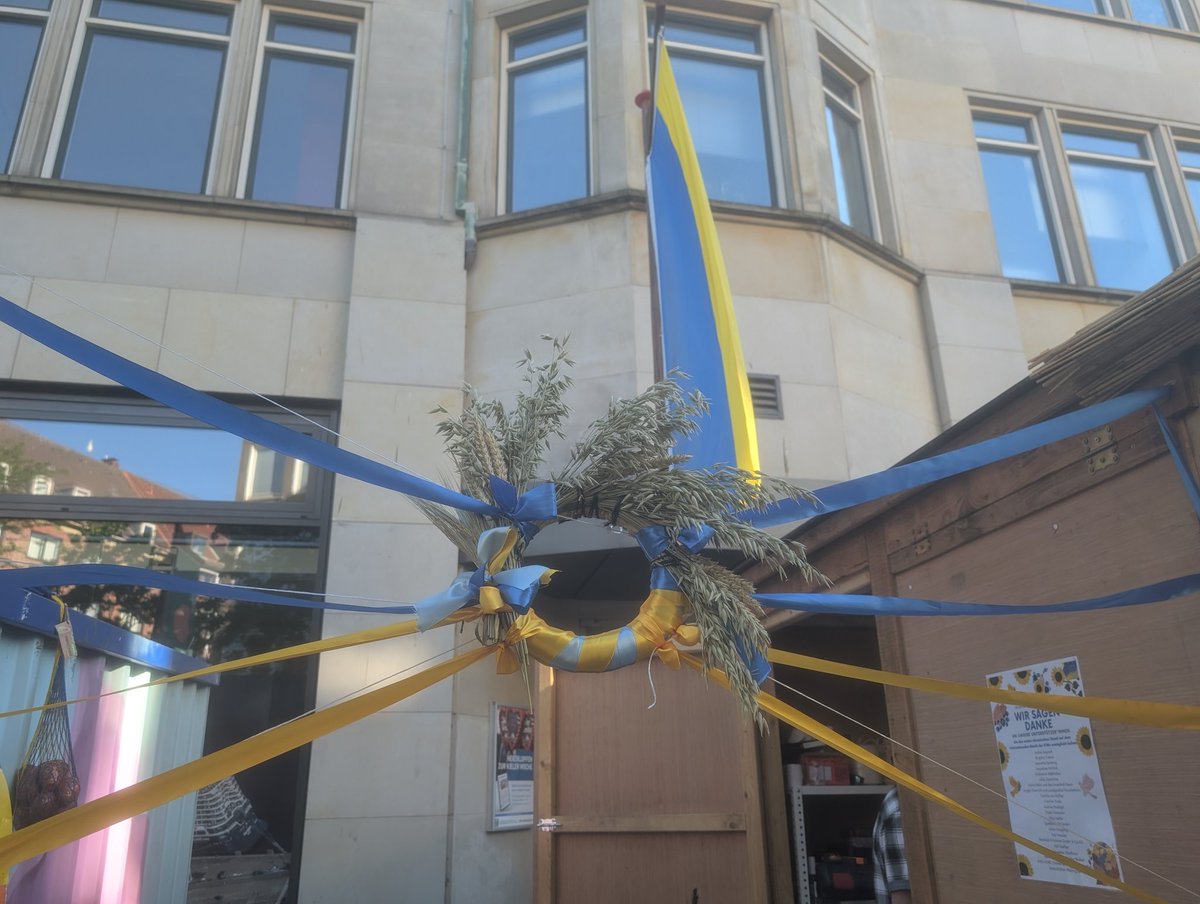 Lastaleika's tweet photo. Es gibt endlich einen ukrainischen Stand auf der Kieler Woche 👍 https://t.co/ocX0hq7PCj