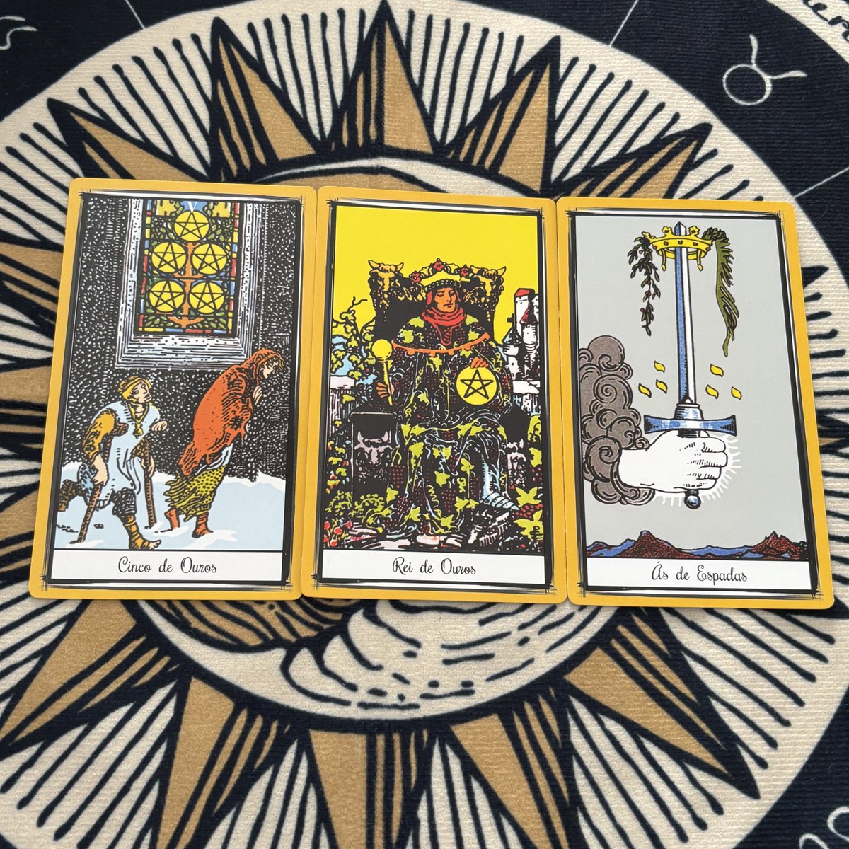 Luzdosarcanos's tweet photo. aquela pessoa que some e depois volta como se nada tivesse acontecido

ela sabe muito bem o que fez, mas volta do mesmo jeito, esperando que você finja que esqueceu também. As cartas só confirmam: você não precisa abrir essa porta de novo.

DM aberta.

#tarot https://t.co/q7WQULFQDD
