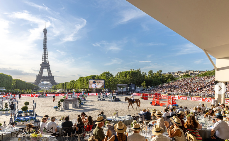 SimsXolos61130's tweet photo. une belle place mais quelle chaleur !
#showjumping #longinesglobalchampionstour #equestrian #longines #lgct #Paris https://t.co/EsSeLhXWPD