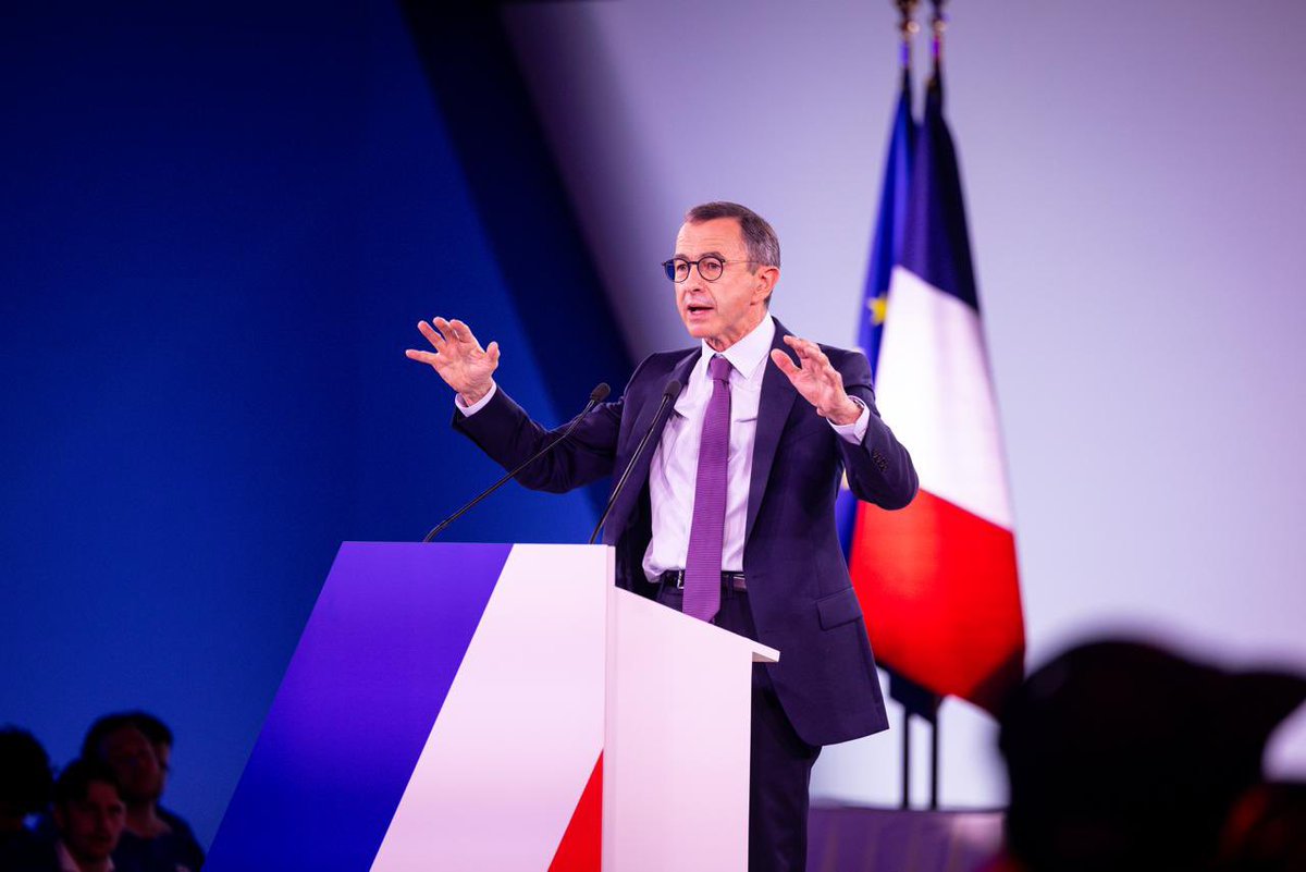 MDoAeschlimann's tweet photo. 🇫🇷 Magistral lancement de campagne de @BrunoRetailleau, sincère, enthousiasmant et déterminé, devant 6000 sympathisants
💡Une analyse lucide, des propositions audacieuses pour enrayer le déclin et remettre la France à l’endroit.
@lesRepublicains @lesRep_Senat https://t.co/ngiYtn7Yfx