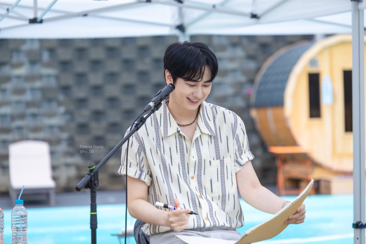 fvy_05_'s tweet photo. 전설속에만 등장하는 훈남 미대 선배 https://t.co/5bf3zHO3lz