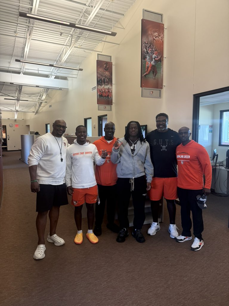 MosesIfakorede's tweet photo. COMITTED‼️@BG_Football All glory to God, I am truly blessed🙏🏾@PCTigerFootball @CoachStyles_ @EddieGeorge2727 @AllenTrieu @SWiltfong_ @247recruiting @GregSmithRivals @Andy_Villamarzo @adamgorney https://t.co/Ux2SNITRvQ