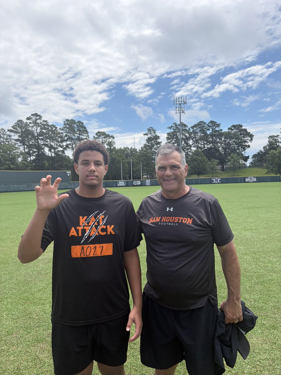 NathanHenton77's tweet photo. Had an amazing time at @BearkatsFB! learned a lot, met great coaches and amazing competition! Looking forward to staying in contact with the program.@CoachBence @CoachBicknell @_CoachNupe @KHSMustangFBall @CoachCardinTX https://t.co/Ia2abzP8w4