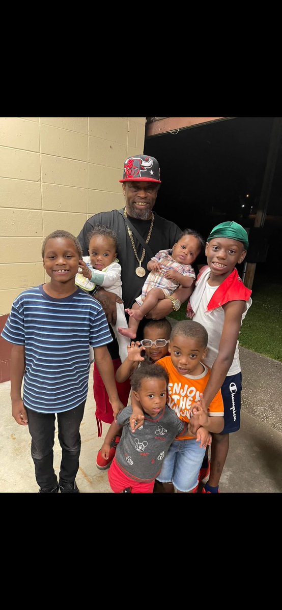 LickOnMAY's tweet photo. Happiest Father’s Day to my day the best daddy &amp; paw paw ever. I pray he has a good day knowing he does his very best for us. We love him the most 🫶🏾 https://t.co/1vwJLSYE9p