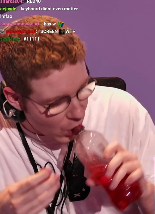 ven_mcsr's tweet photo. why is he drinking pure red 40 🙏😭 https://t.co/yRN0X8Y8N6