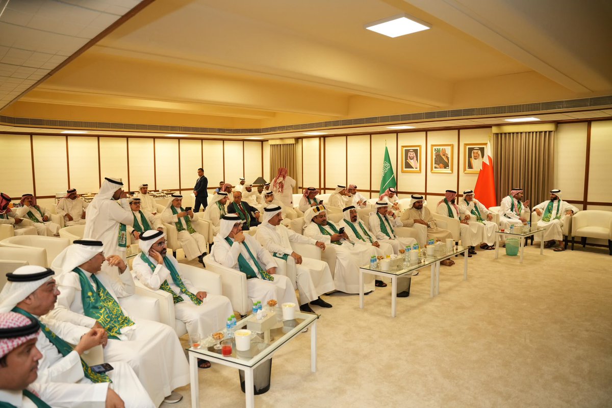 KSAembassyBH's tweet photo. السفير #نايف_بن_بندر_السديري @naif63_2، يقيم فعالية لمشاهدة مباراة #السعوديه_اسبانيا ضمن منافسات #كأس_العالم_2026، في مقر السفارة بحضور أصحاب السمو والشيوخ وعدد من كبار المسؤولين. 
#قدام_بنفس_الروح https://t.co/OfaMy6WTLW