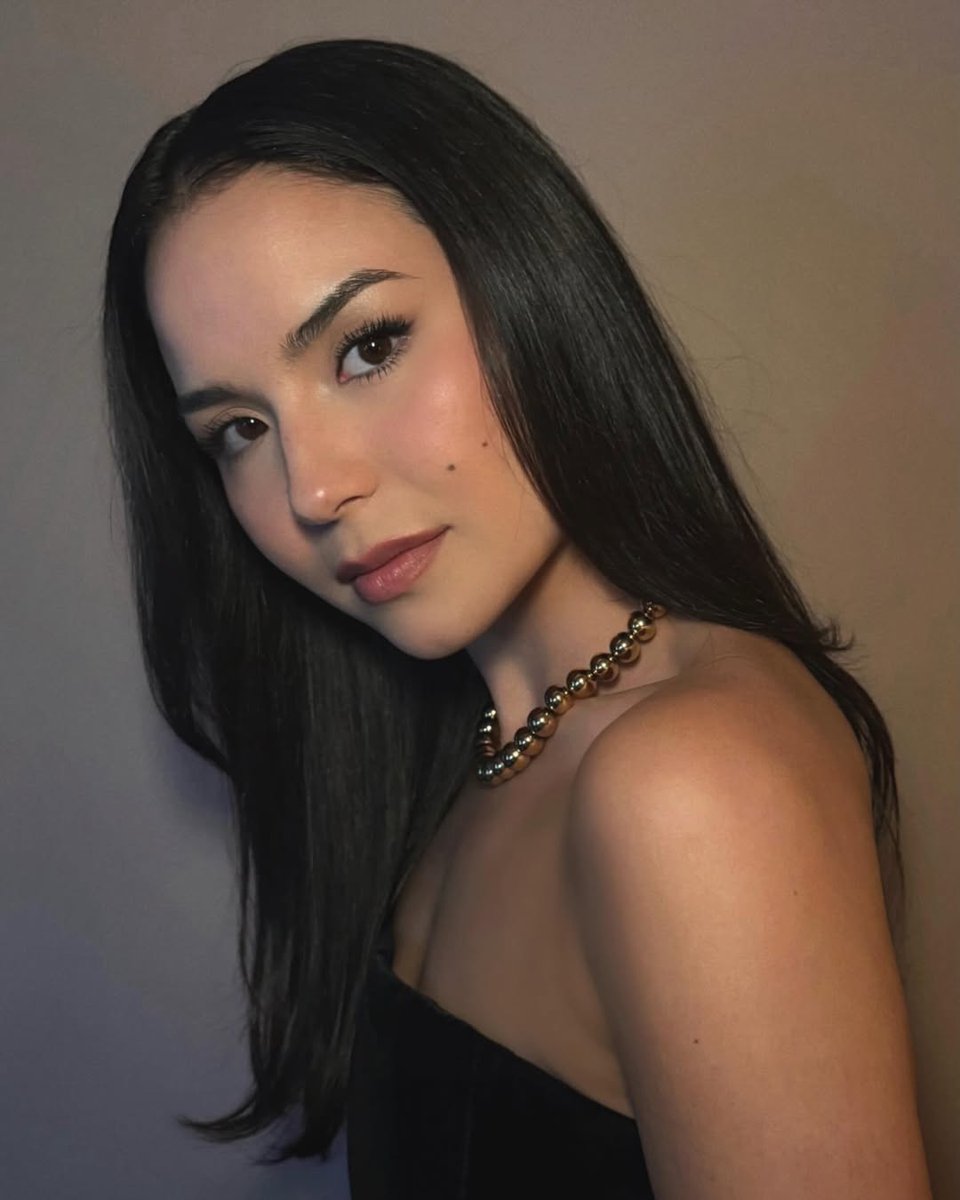 allurecrave's tweet photo. megan lawless has the face of an angel https://t.co/nNwsYTsofh
